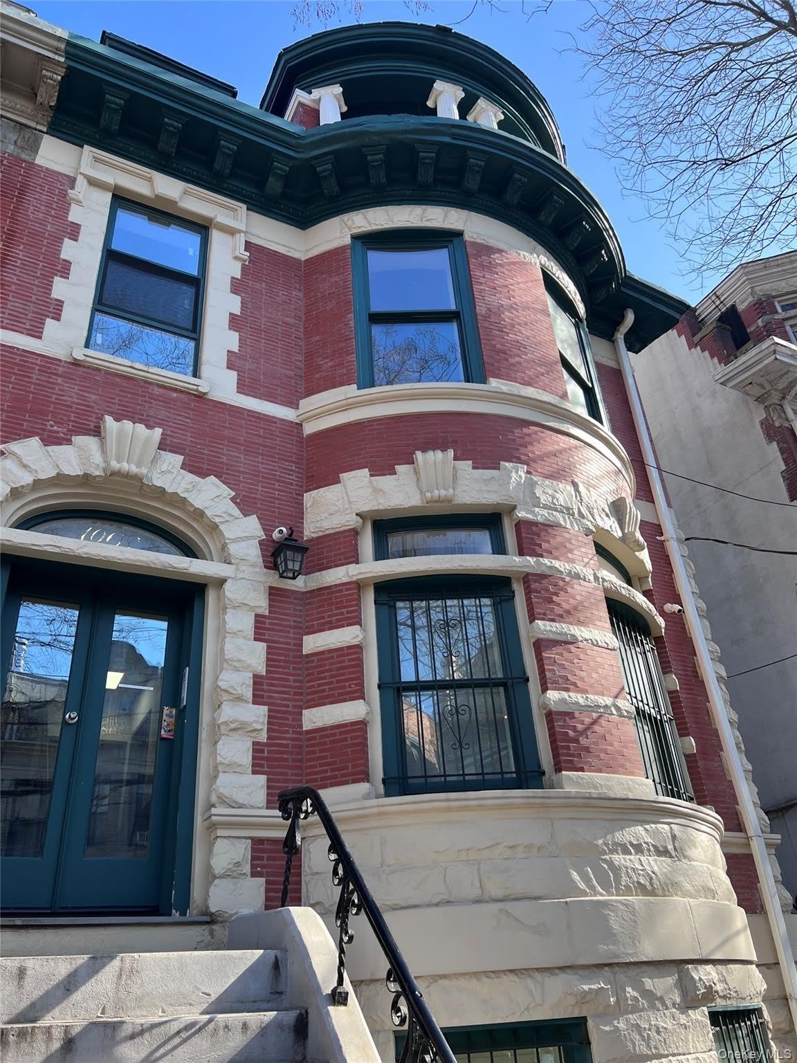 1062 Clay Avenue – photo 1