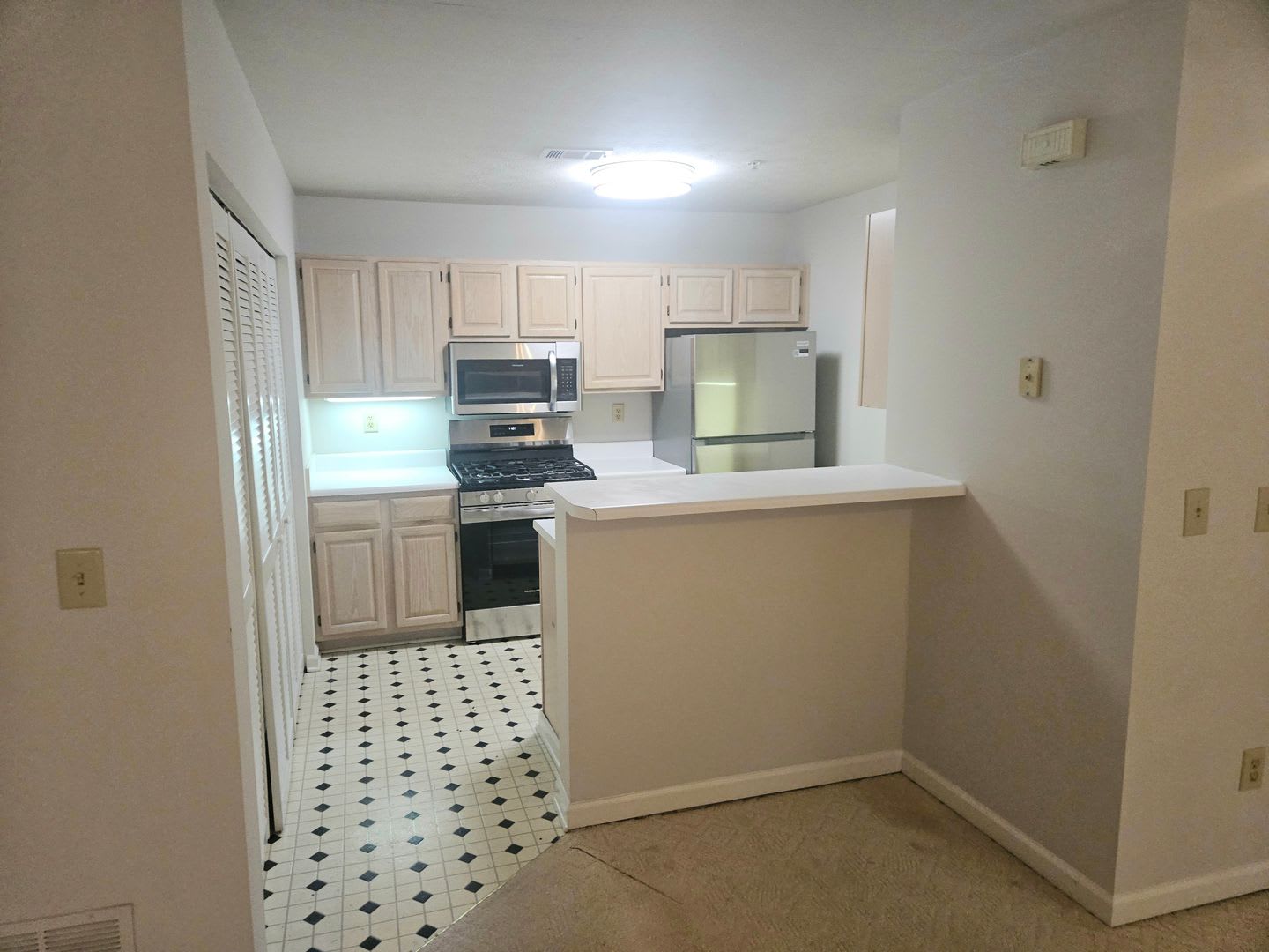 Brookhaven Condo For Lease New Appliances – photo 5