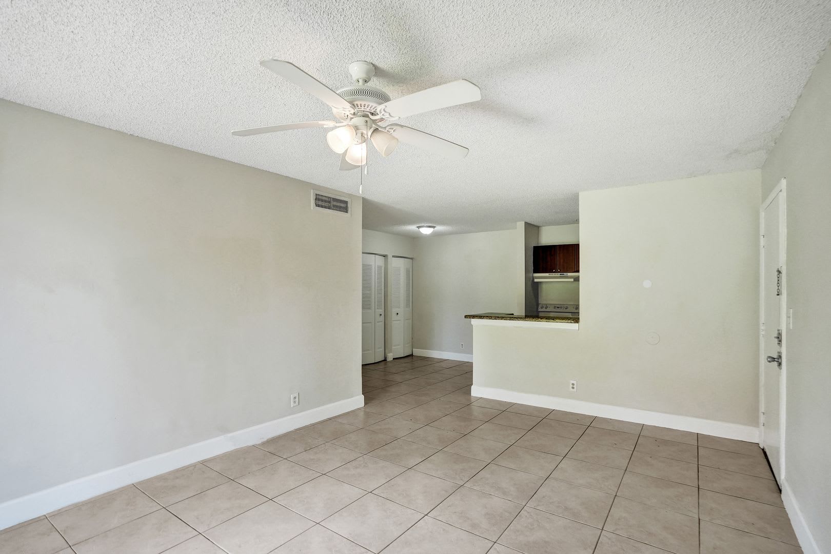 2 Bed 2 Bath 1St Floor Condo With Garden Views In Lakes Of Jacaranda Plantation – photo 4