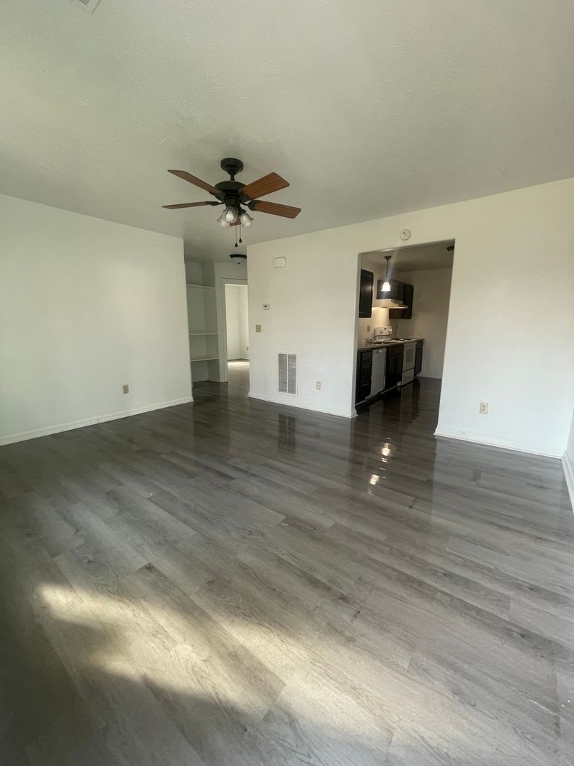3 Bedrooms 2 Bathrooms Giant Backyard What More Do You Need – photo 2