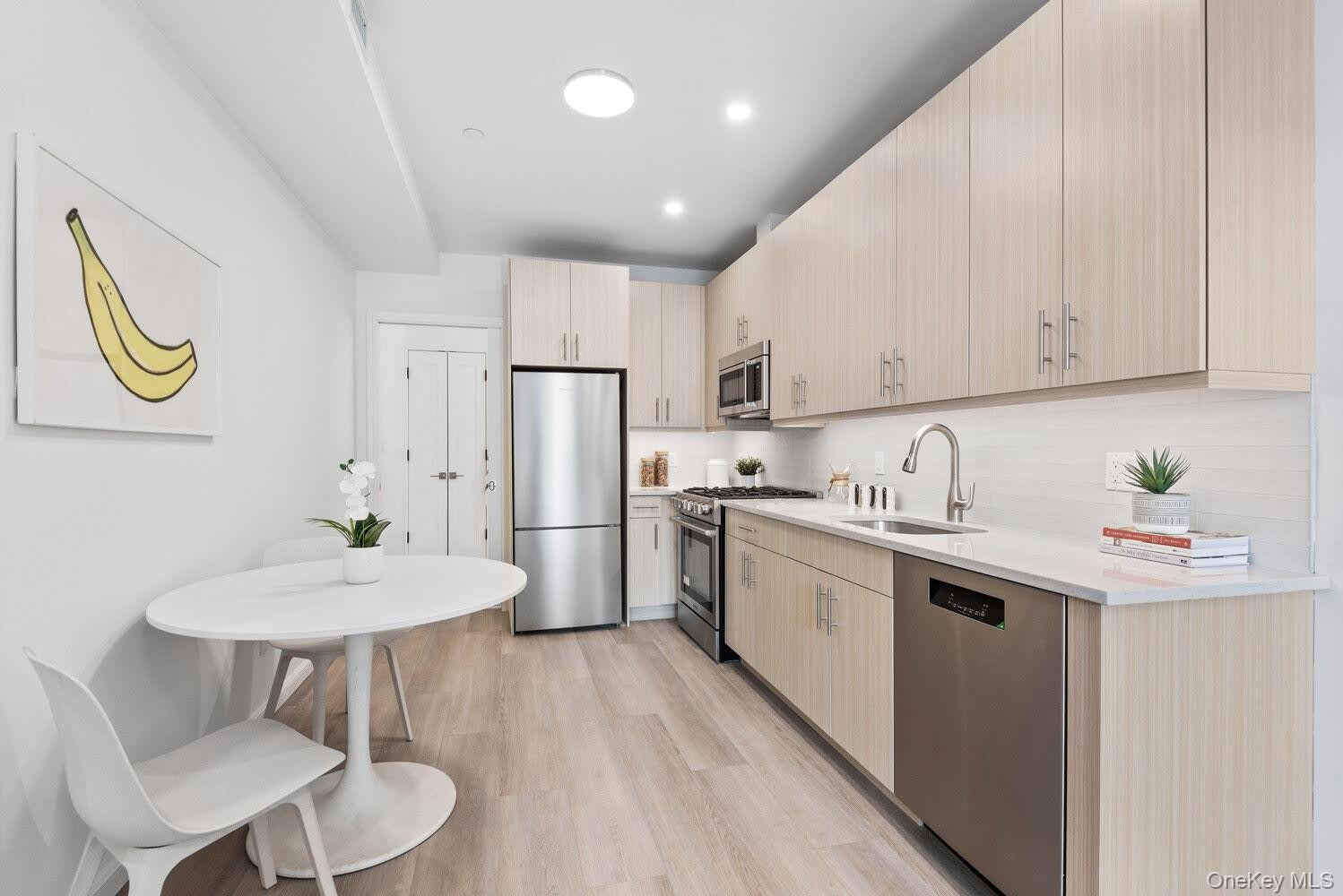 1 Lenox Road – photo 3