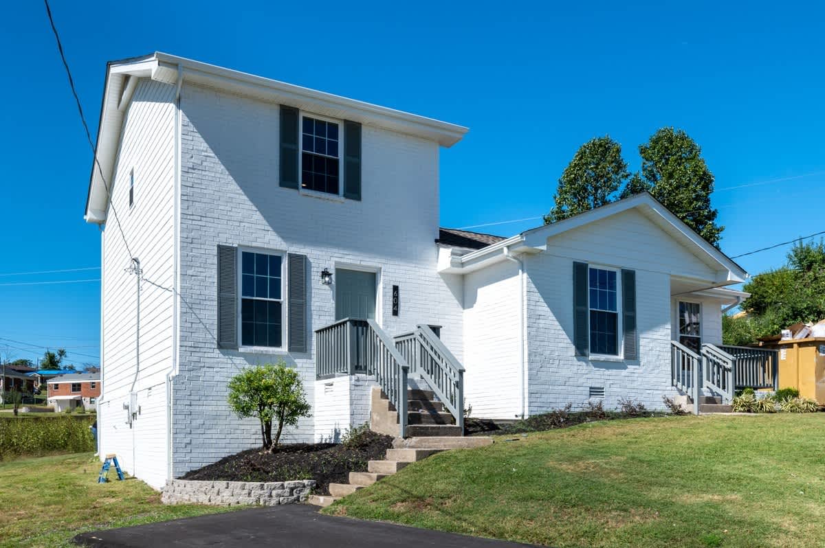 606 Newhall Drive – photo 1