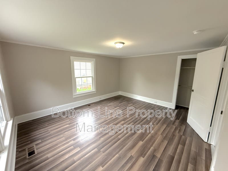 1429 W Horah St – photo 5