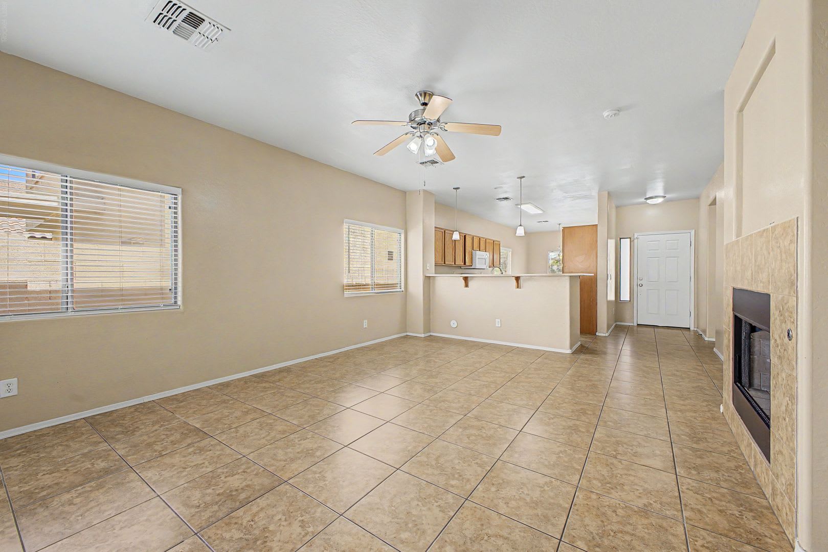 Beautiful Single-Level 3 Bedroom, 2 Bathroom Home in Maricopa – photo 1