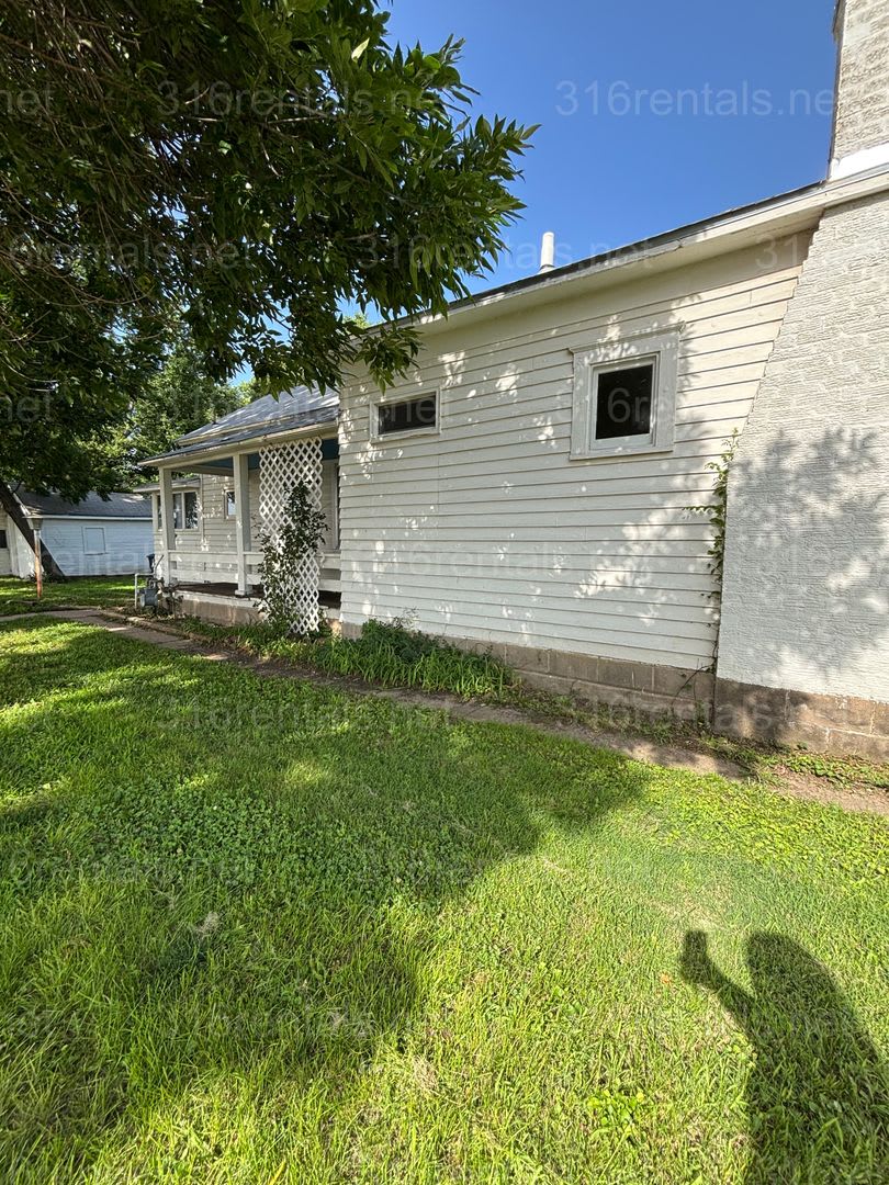 Two bed one bath house available now! – photo 4