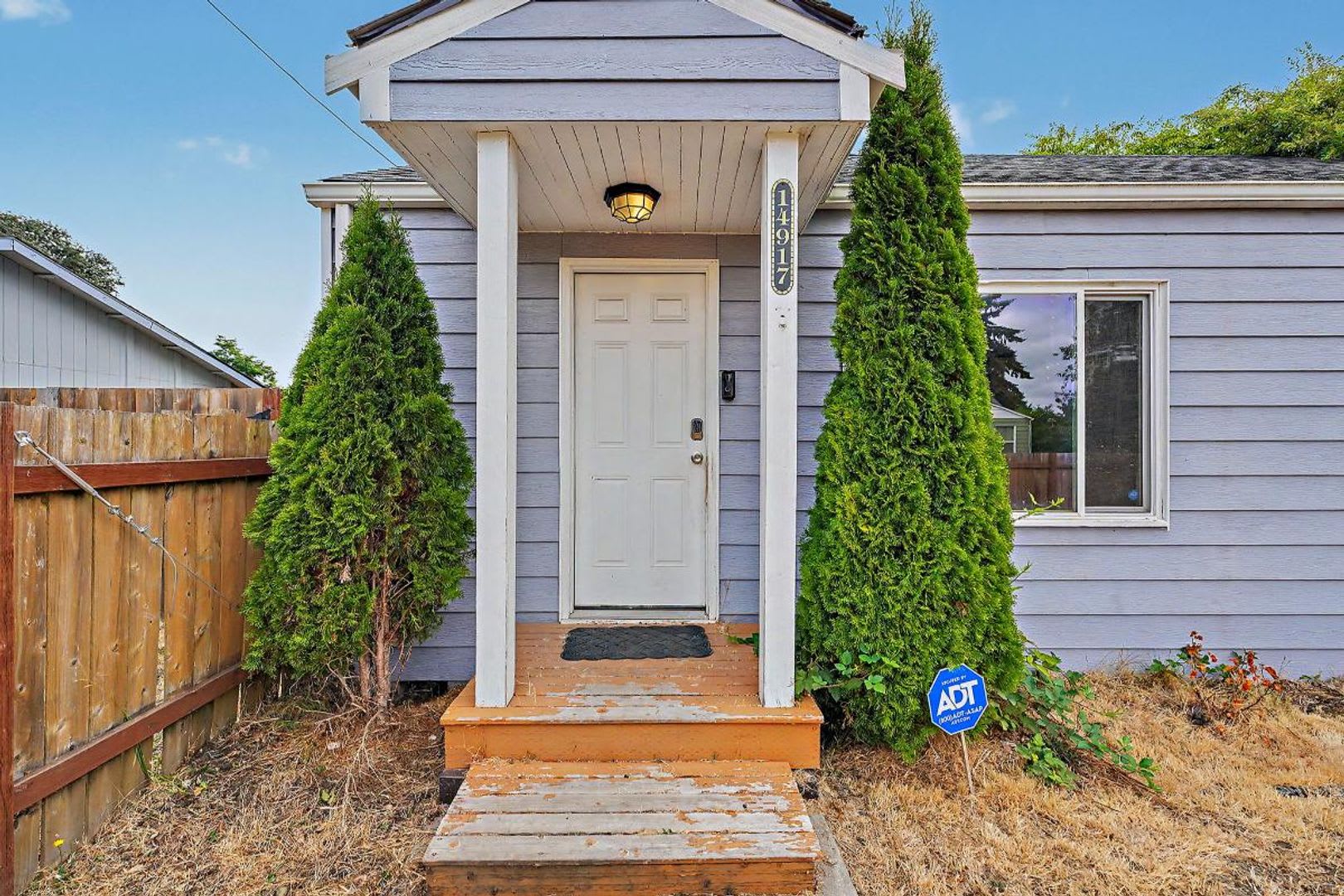 Charming Single Story Lakewood Home Fully Fenced Backyard Only 5 Miles From Jblm – photo 2