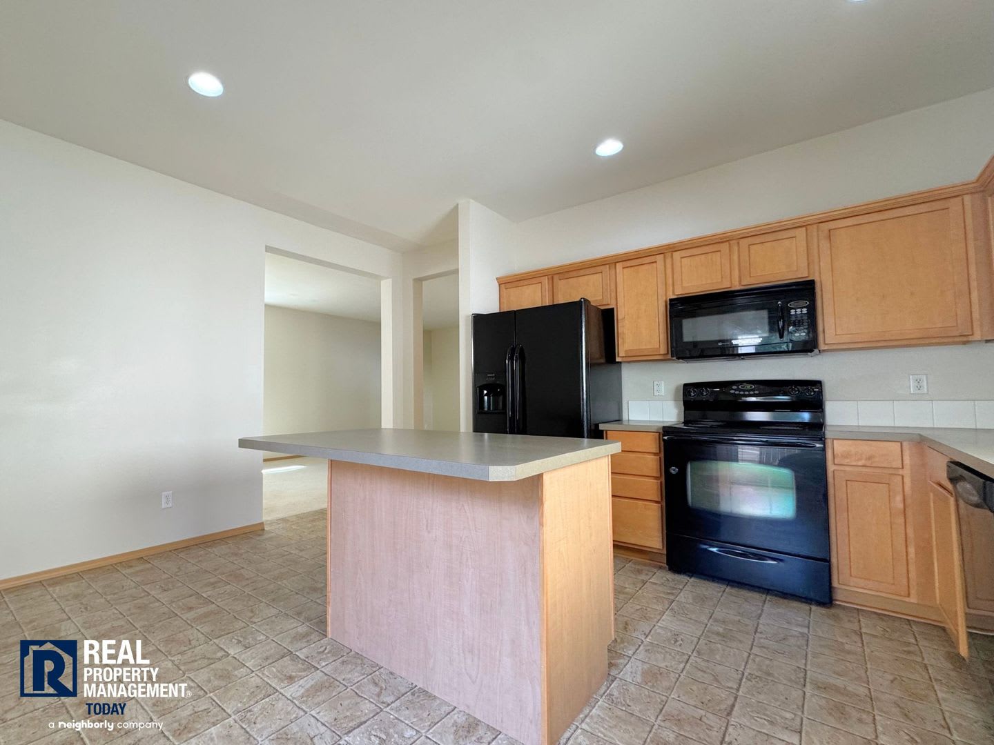Spacious 4-Bedroom Fife Home – photo 3