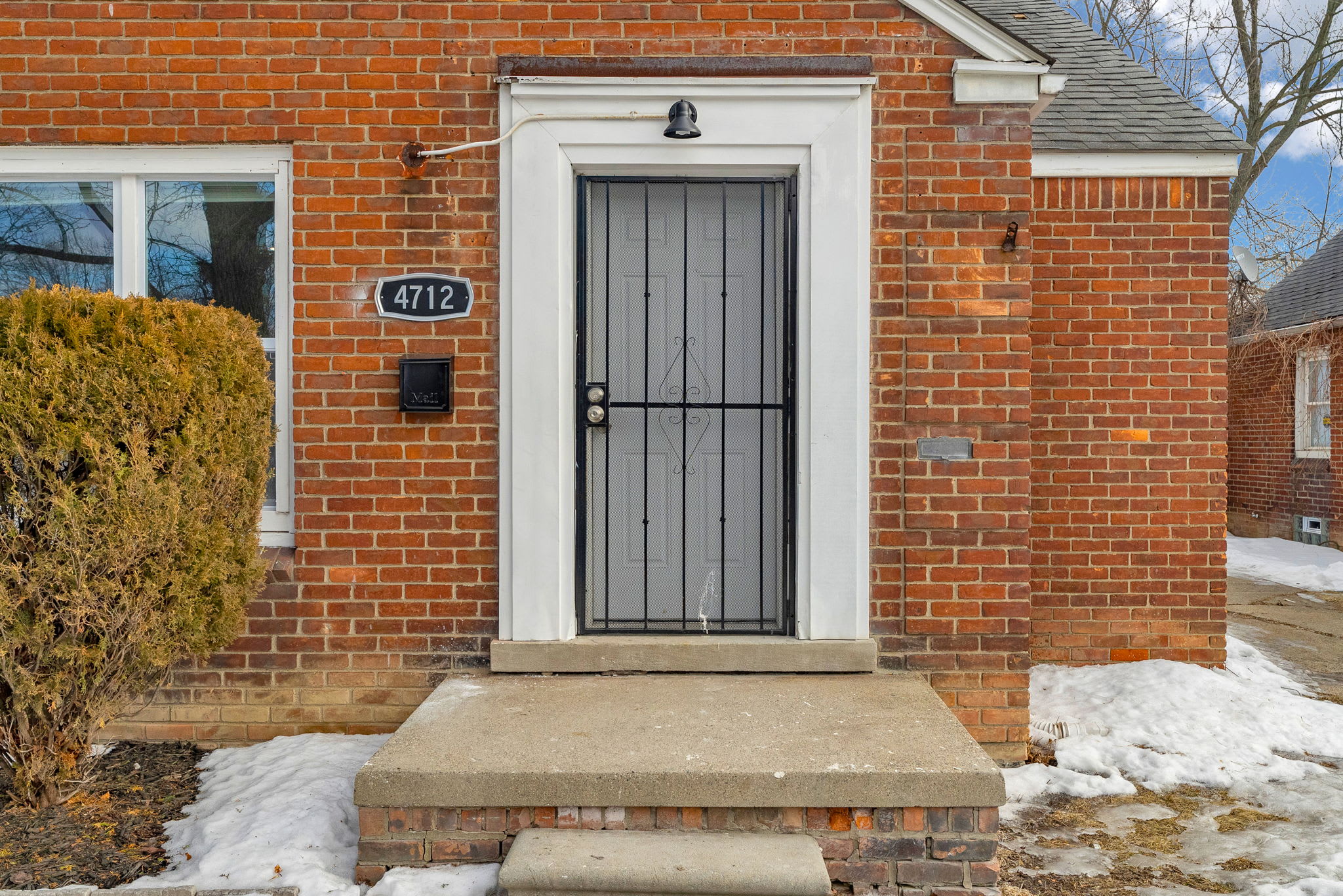 4712 Cadieux Road – photo 5