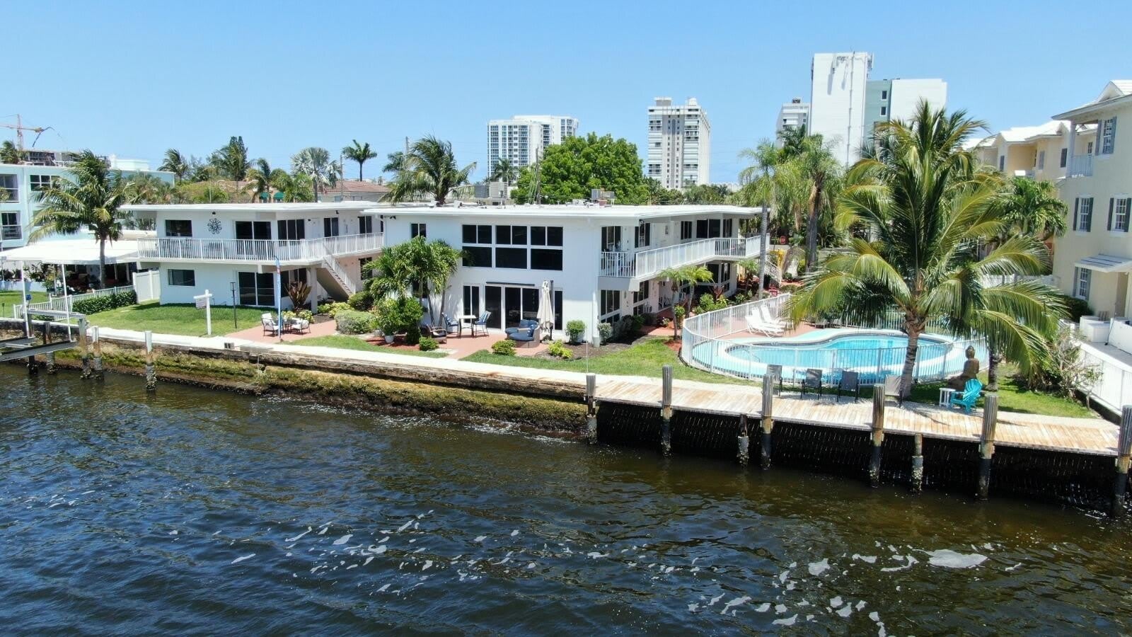 1001 S Riverside Drive – photo 2