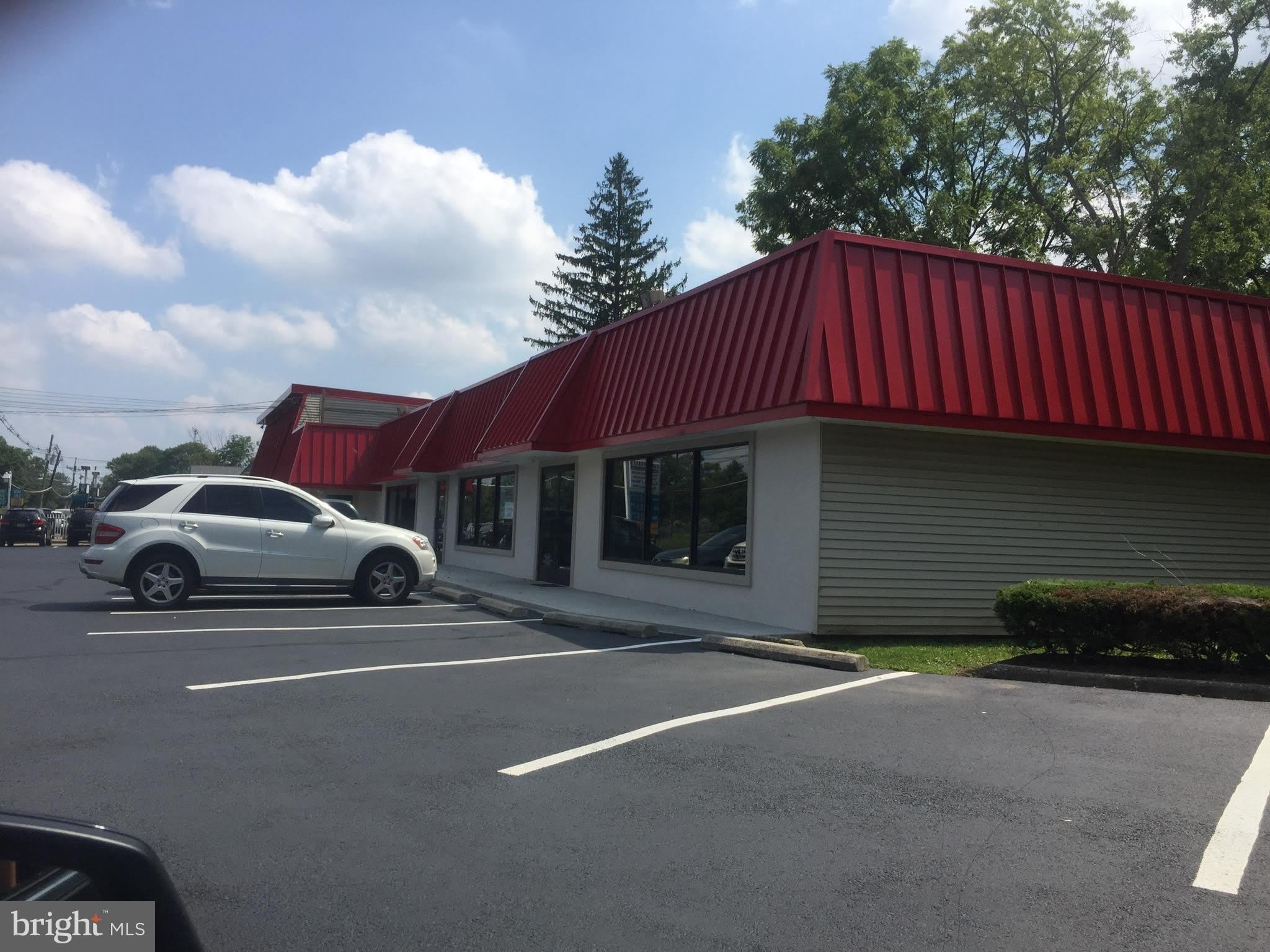 1569 PARKWAY AVENUE – photo 4