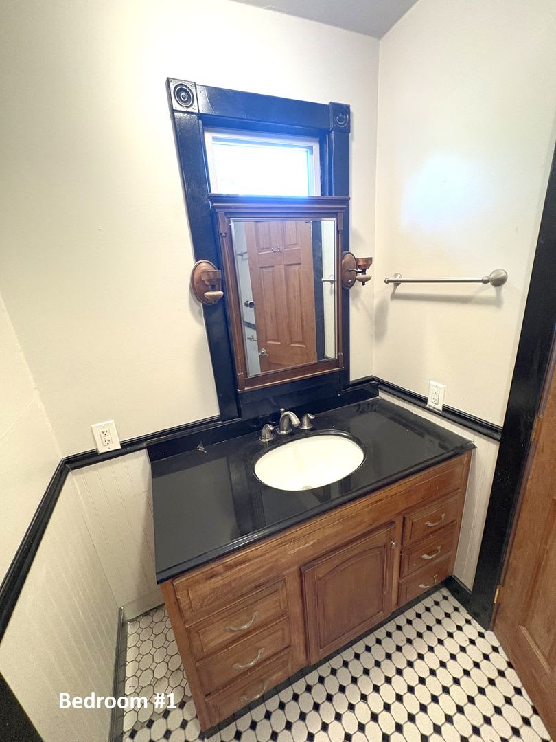 6bd 6ba Home Near UNC with Water & Trash Included – photo 5