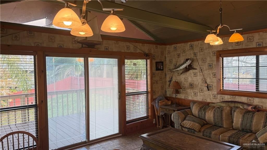 8504 Lago Vista Drive – photo 4