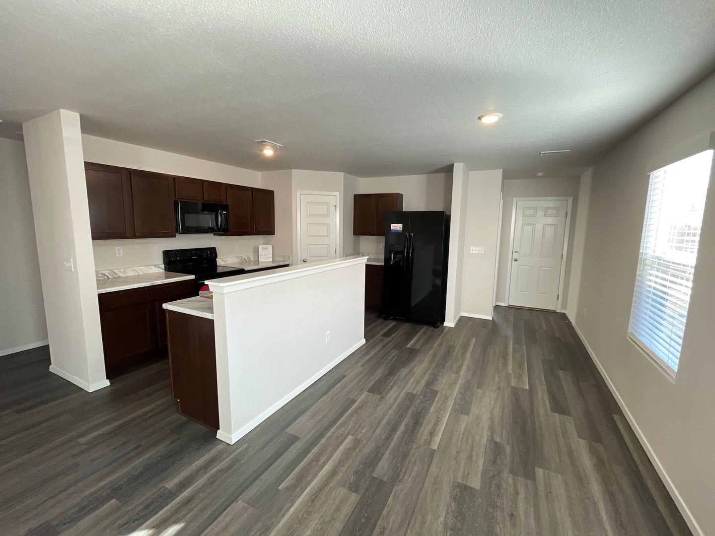 Pre-Leasing Now: Modern 3-Bedroom, 2-Bath Home in Barberry Court! – photo 5