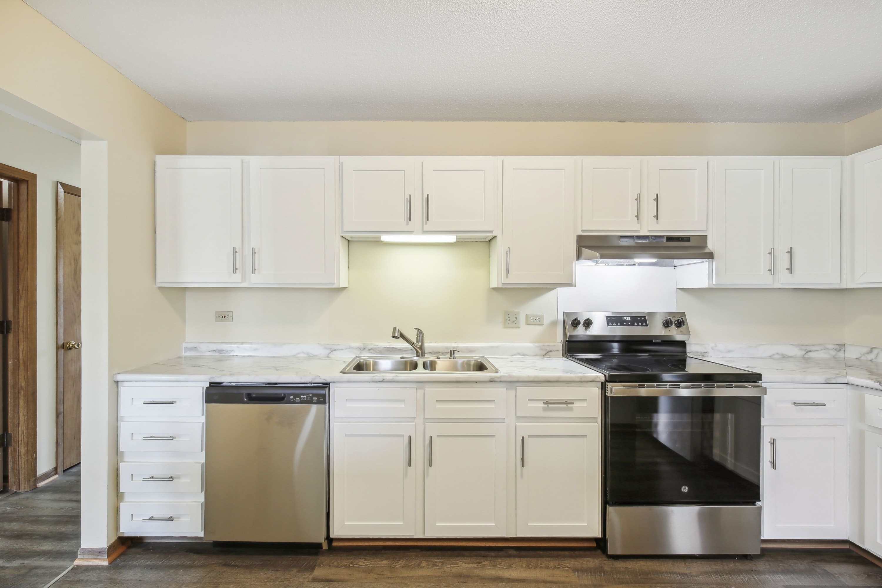 13304 Parkwood Dr 203 – photo 4