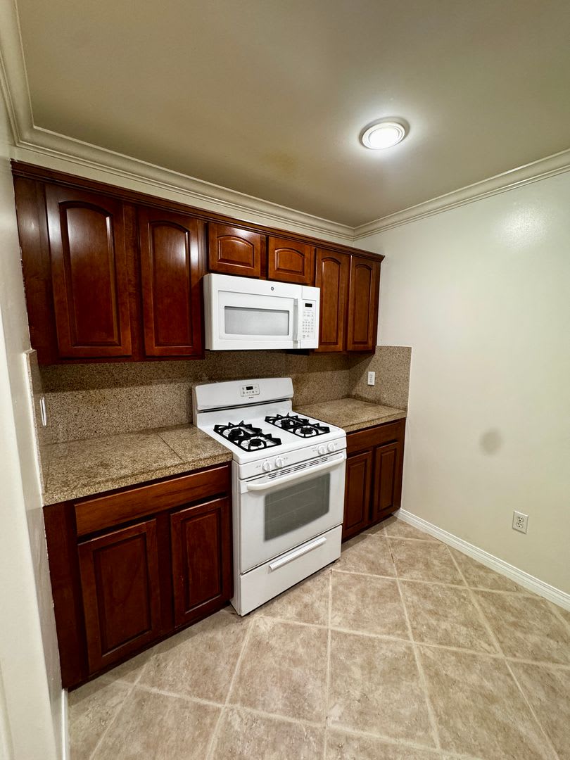 3 bedroom 2 bath condo on Vanowen – photo 5
