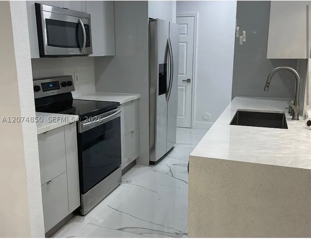 20950 SW 87th Ave – photo 3