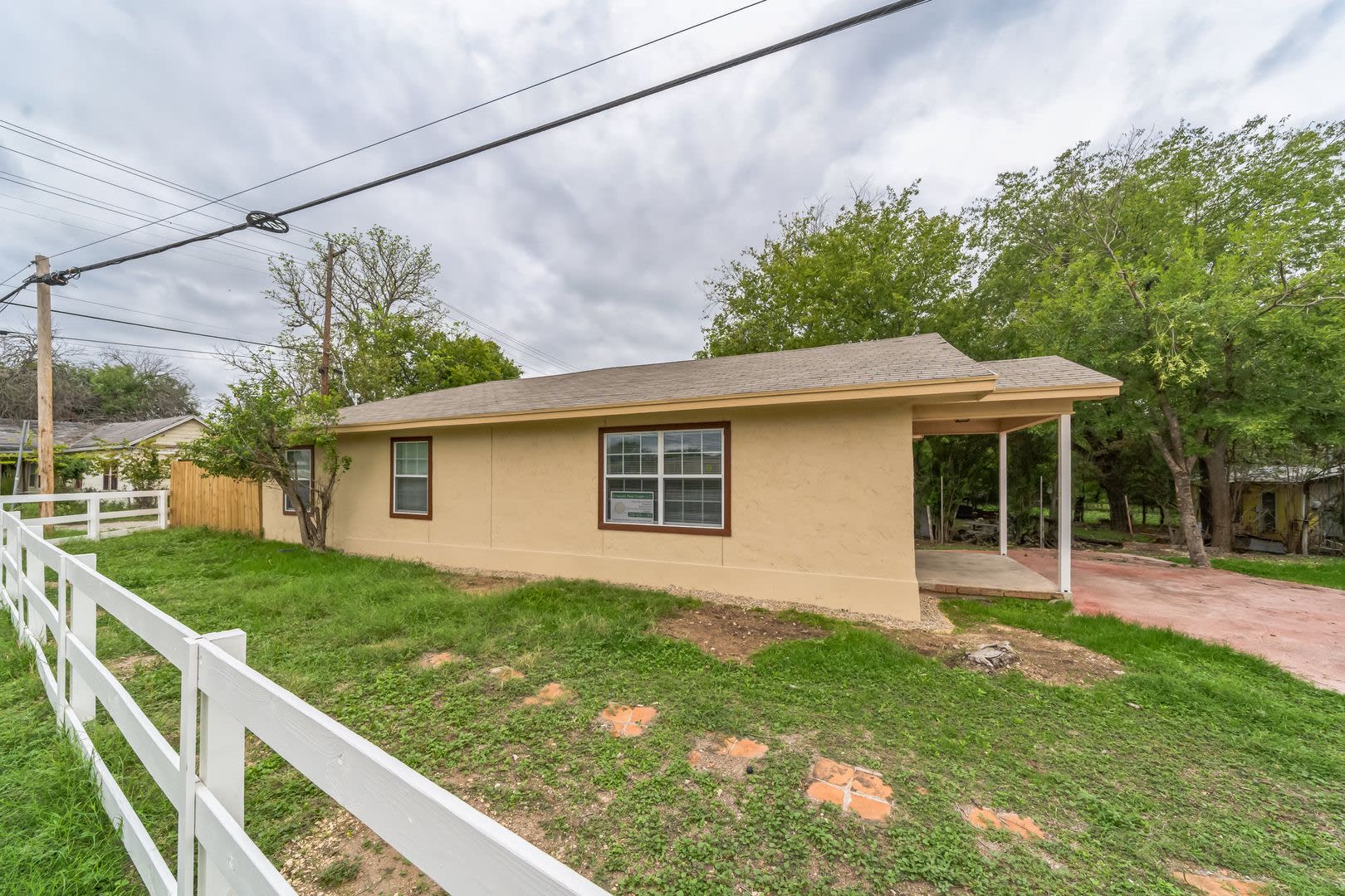 For Lease – 2 Bedroom, 1 Bath Corner Home in Kerrville, TX – photo 3