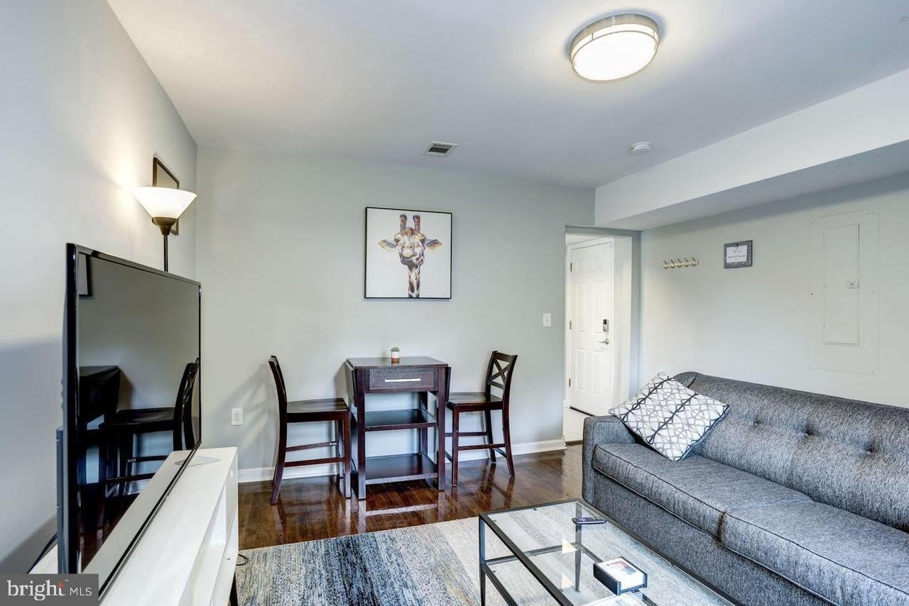 515 OAKWOOD Street SE – photo 4