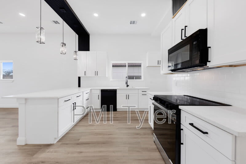 1269 Bonham Street – photo 2