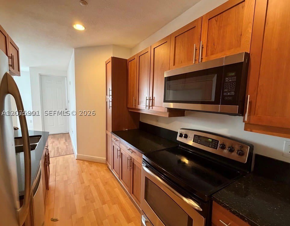 332 SW 14th Ave – photo 3