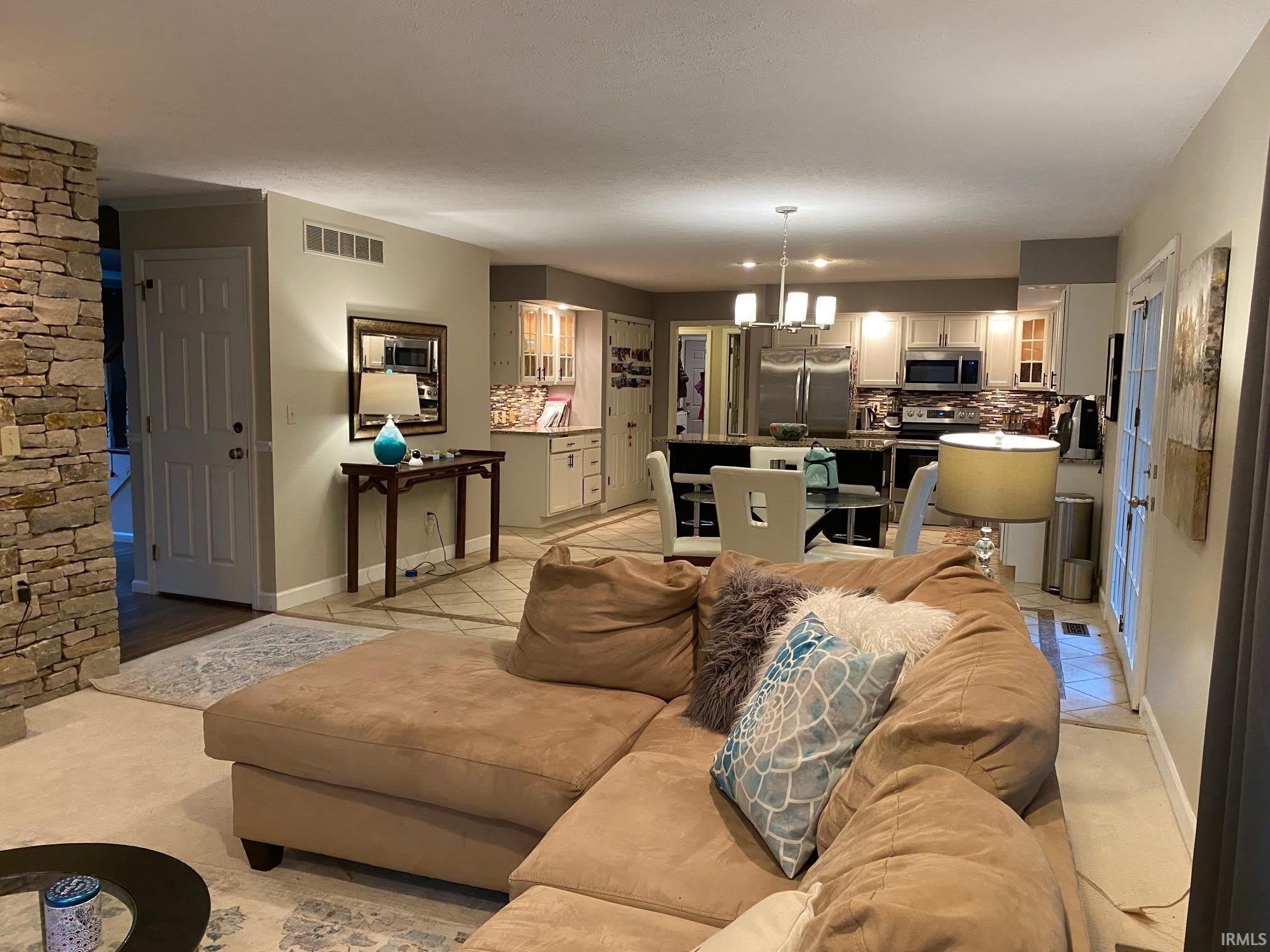 2206 E Autumn Drive – photo 3
