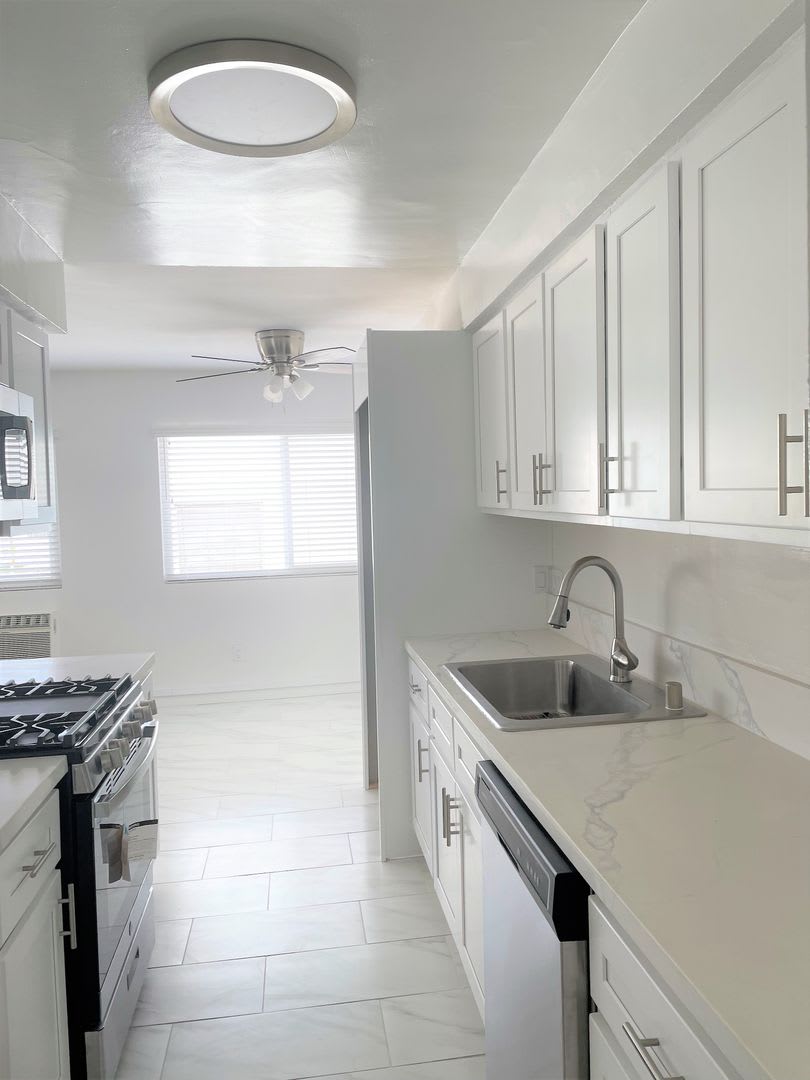 817 S St Andrews Pl – photo 4