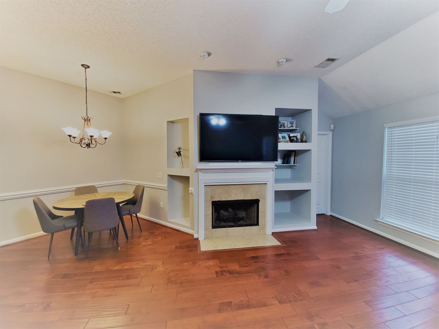 Located in the Heart of The Hill – photo 4