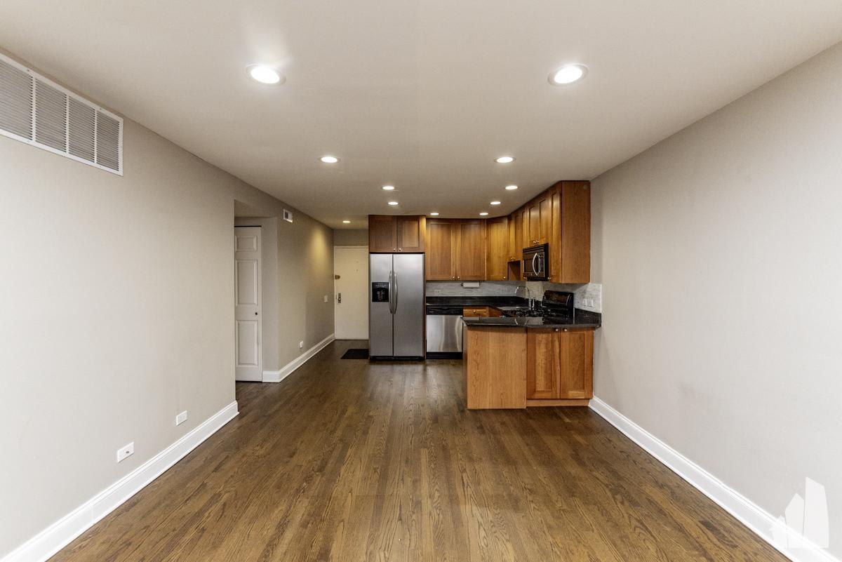 2036 N Larrabee St – photo 1