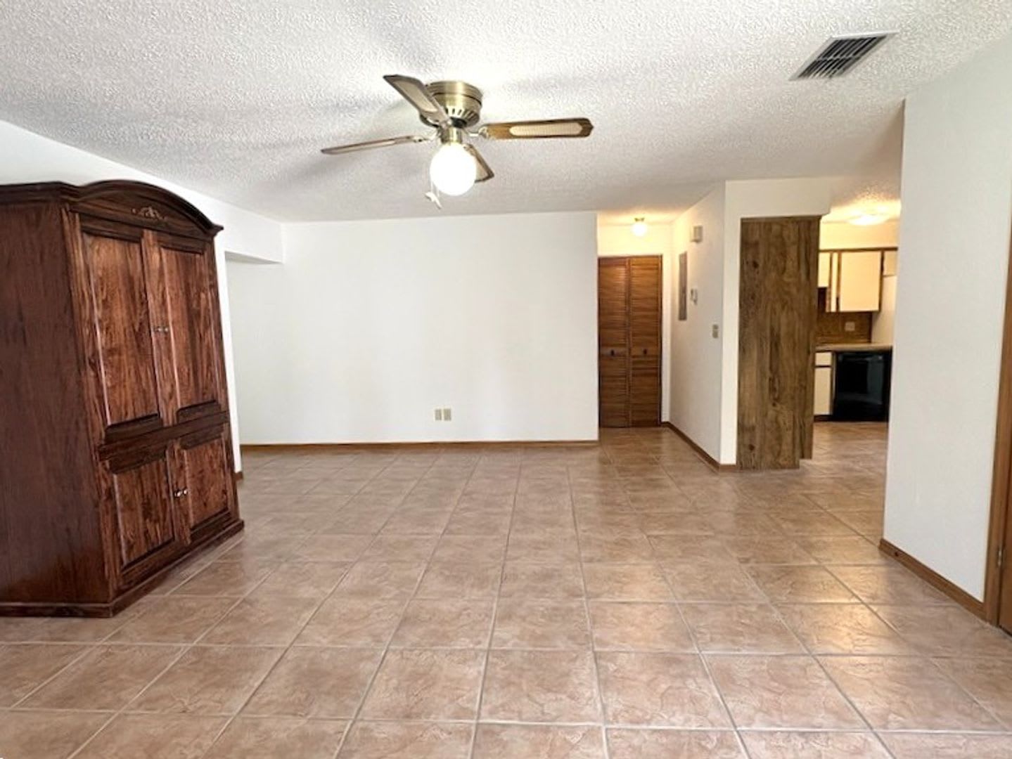 Cozy 2 Bedroom First Floor Condo! – photo 2