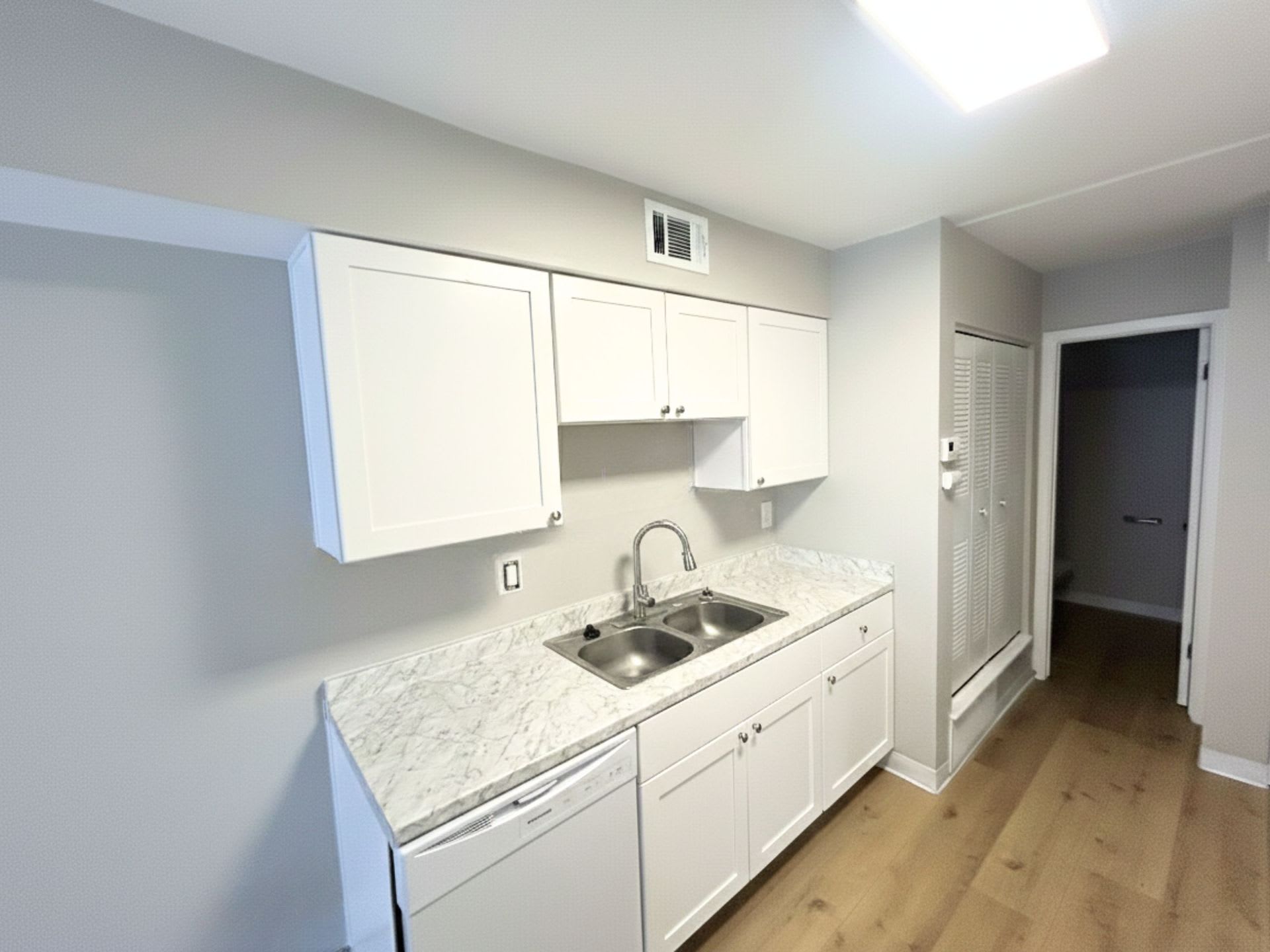 Affordable, Spacious Townhome Living in Middletown – photo 3