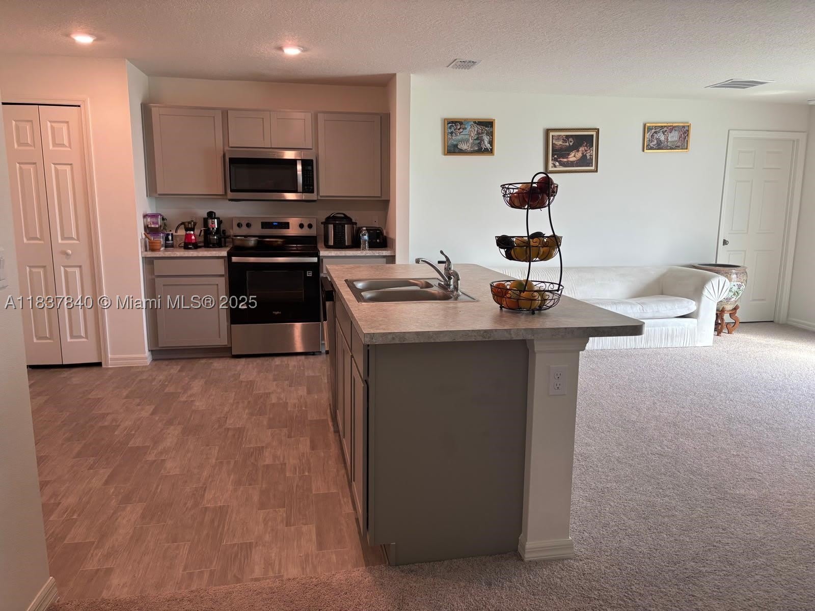 1073 SW Eureka Ave – photo 4