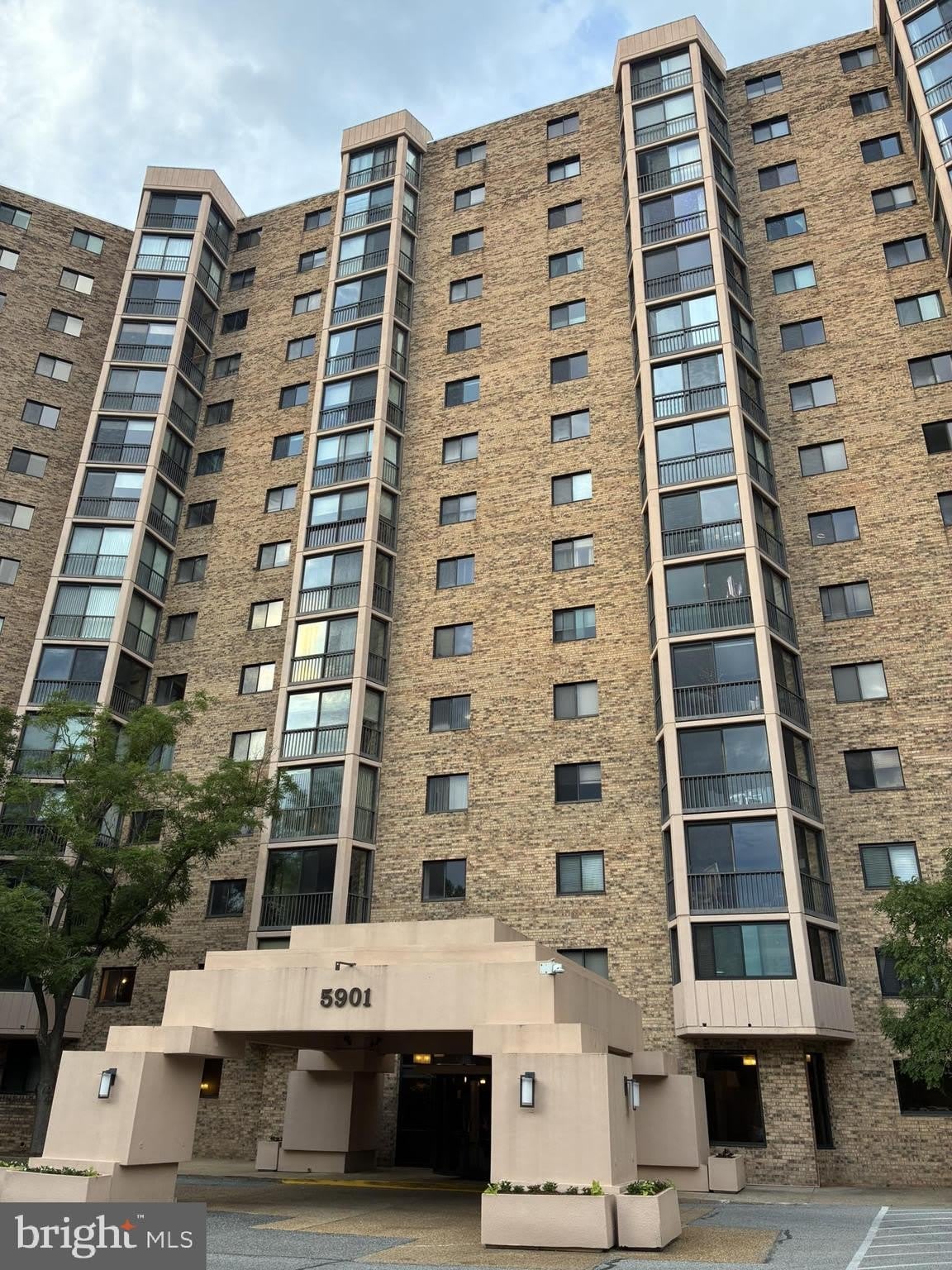 5901 MOUNT EAGLE Drive – photo 2