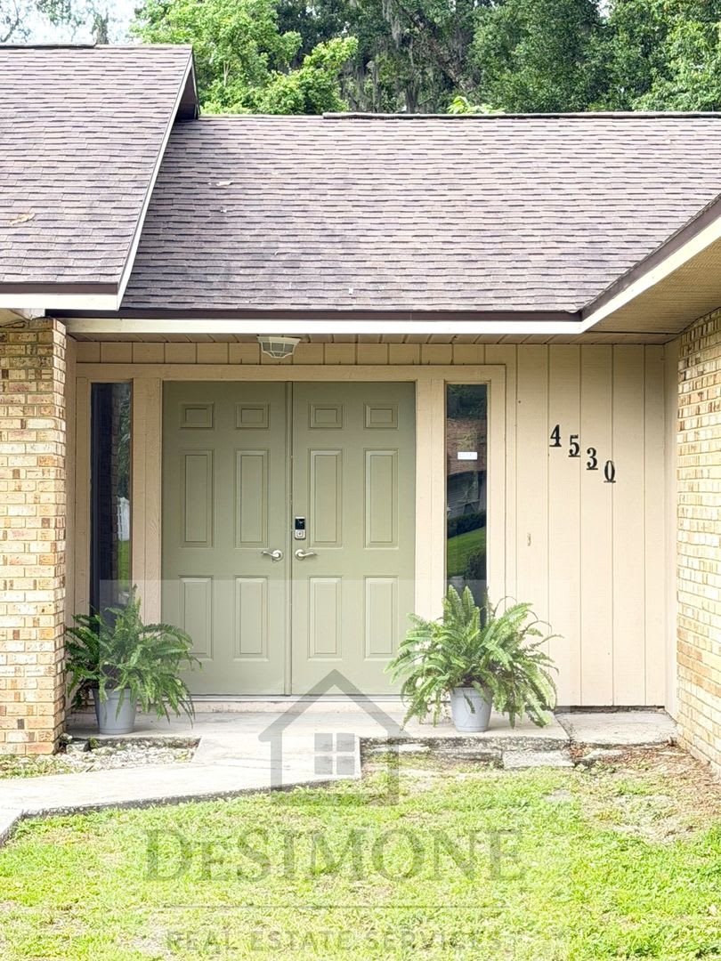 Charming 3BR Home in Country Oaks – Close to West Marion Hospital, Shopping, Dining & WEC – photo 5