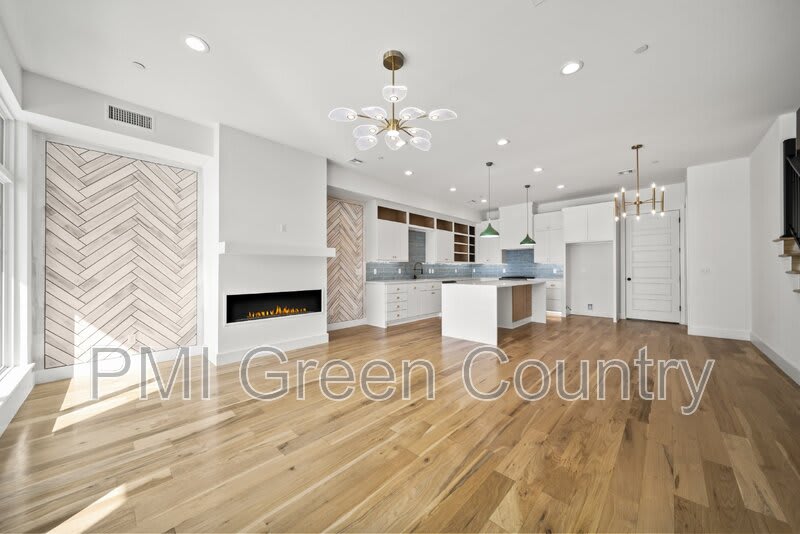 118 East Elgin Street – photo 4
