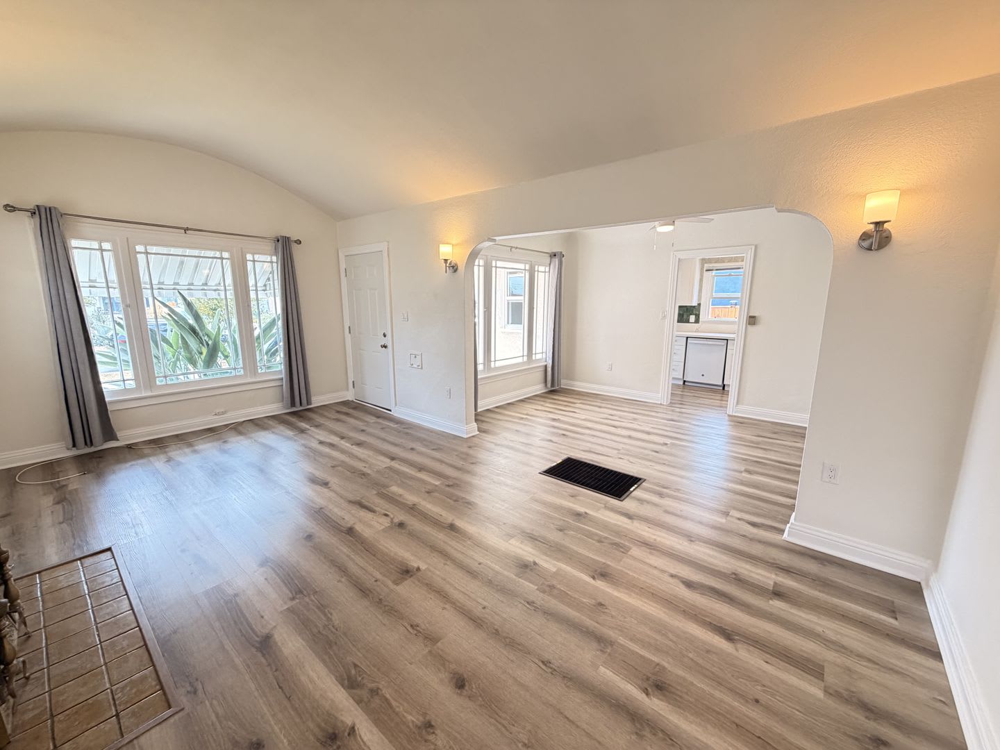 Upgraded 3BD Home – photo 4