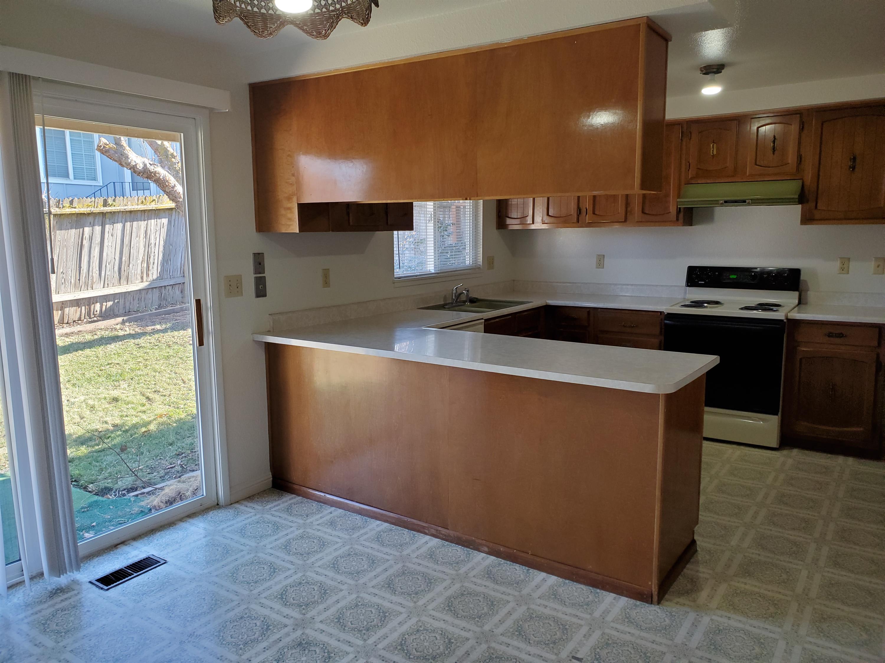 2467 Hawkins St – photo 5