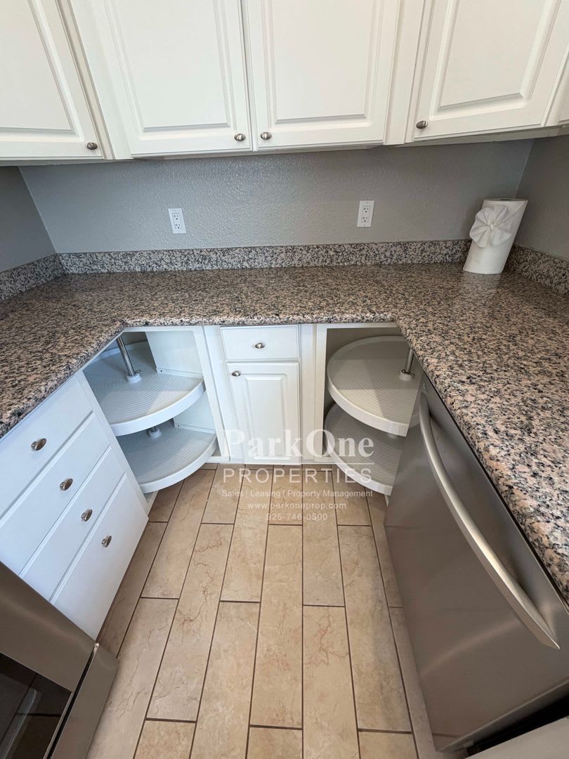 4 Bedroom 2 Bath House with Large Backyard and Spacious Outdoor Shed – photo 5