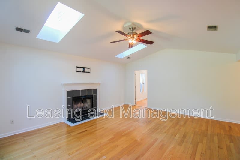 1240 Llewellyn Road – photo 2