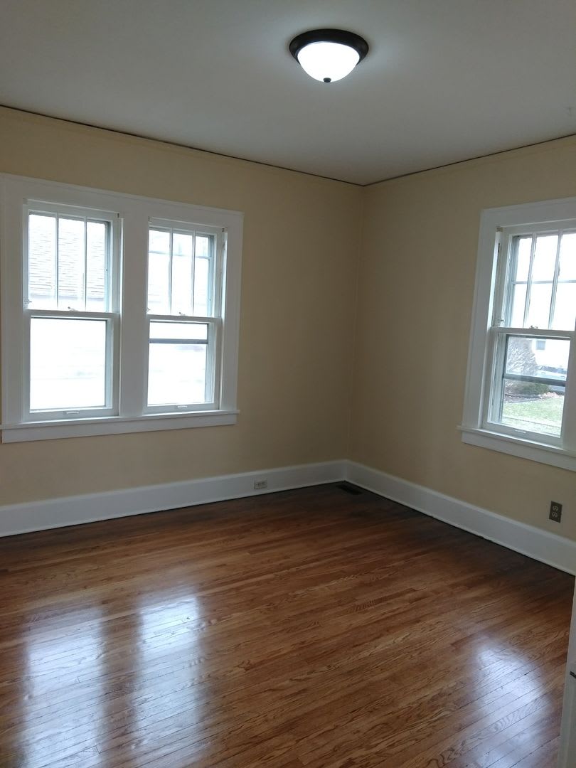 2 Bedroom House with Hardwood Floors – photo 5