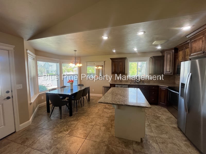 340 Chateau Drive – photo 4