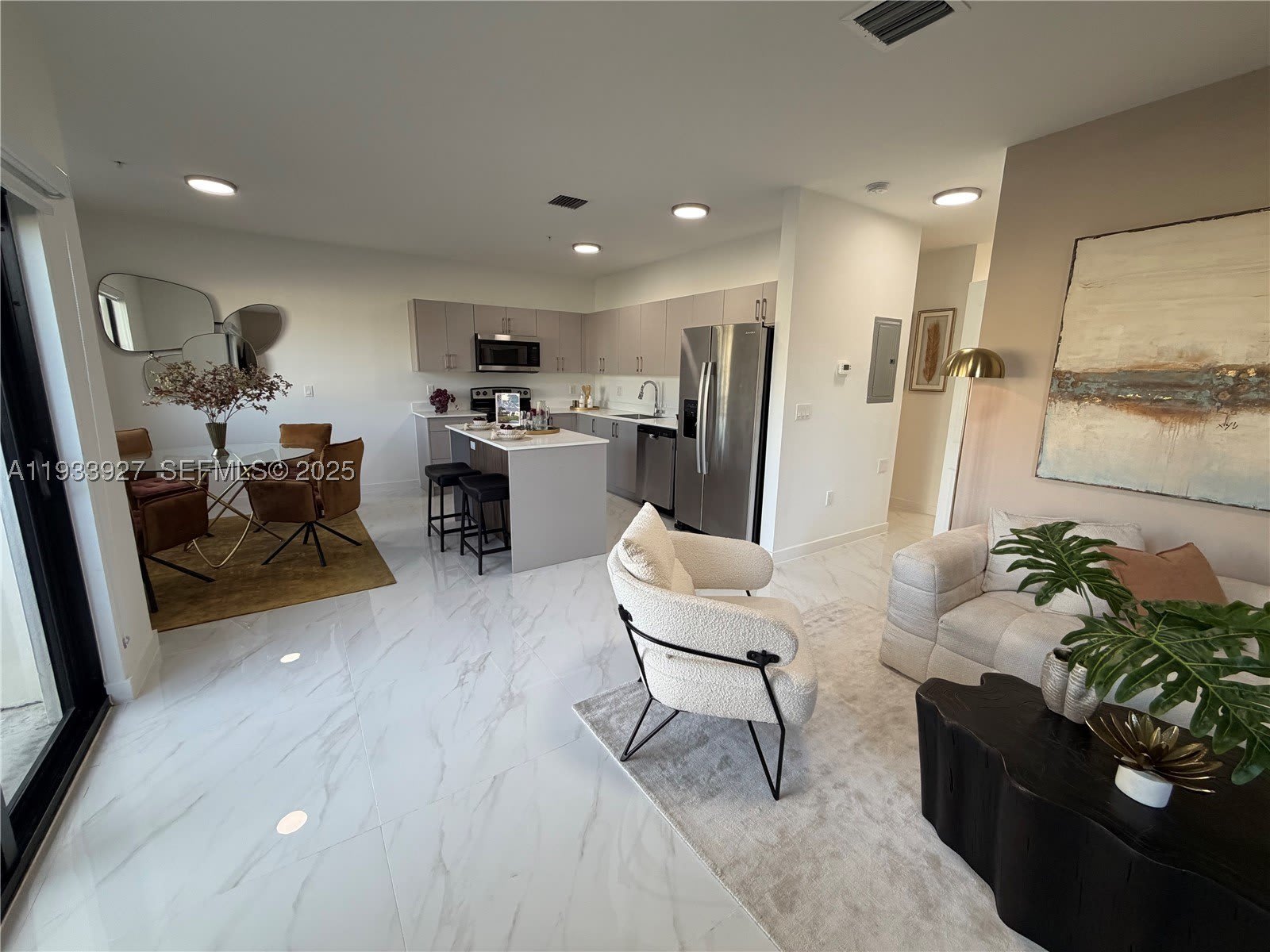 2308 E 4Th Ave – photo 1