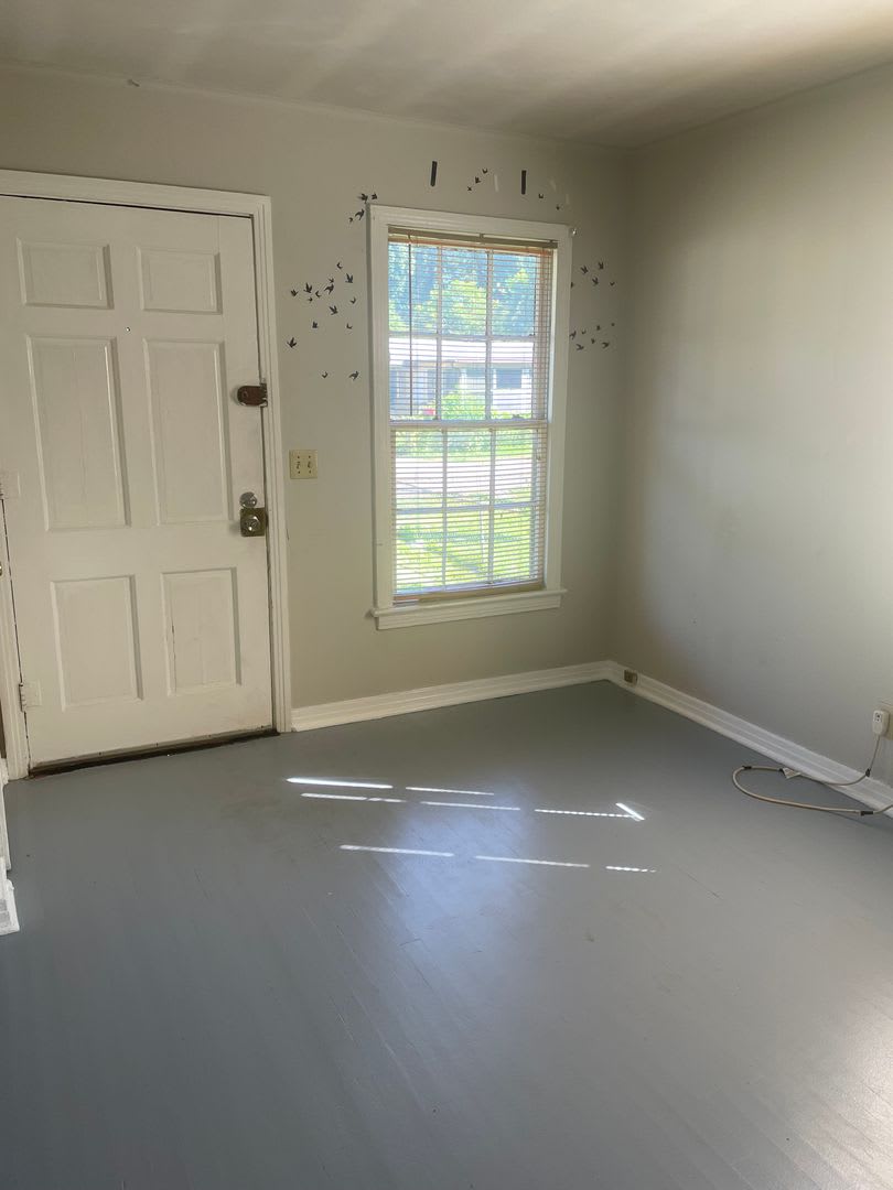 New Paint and Flooring, 1 Bedroom Bossier Home – photo 2