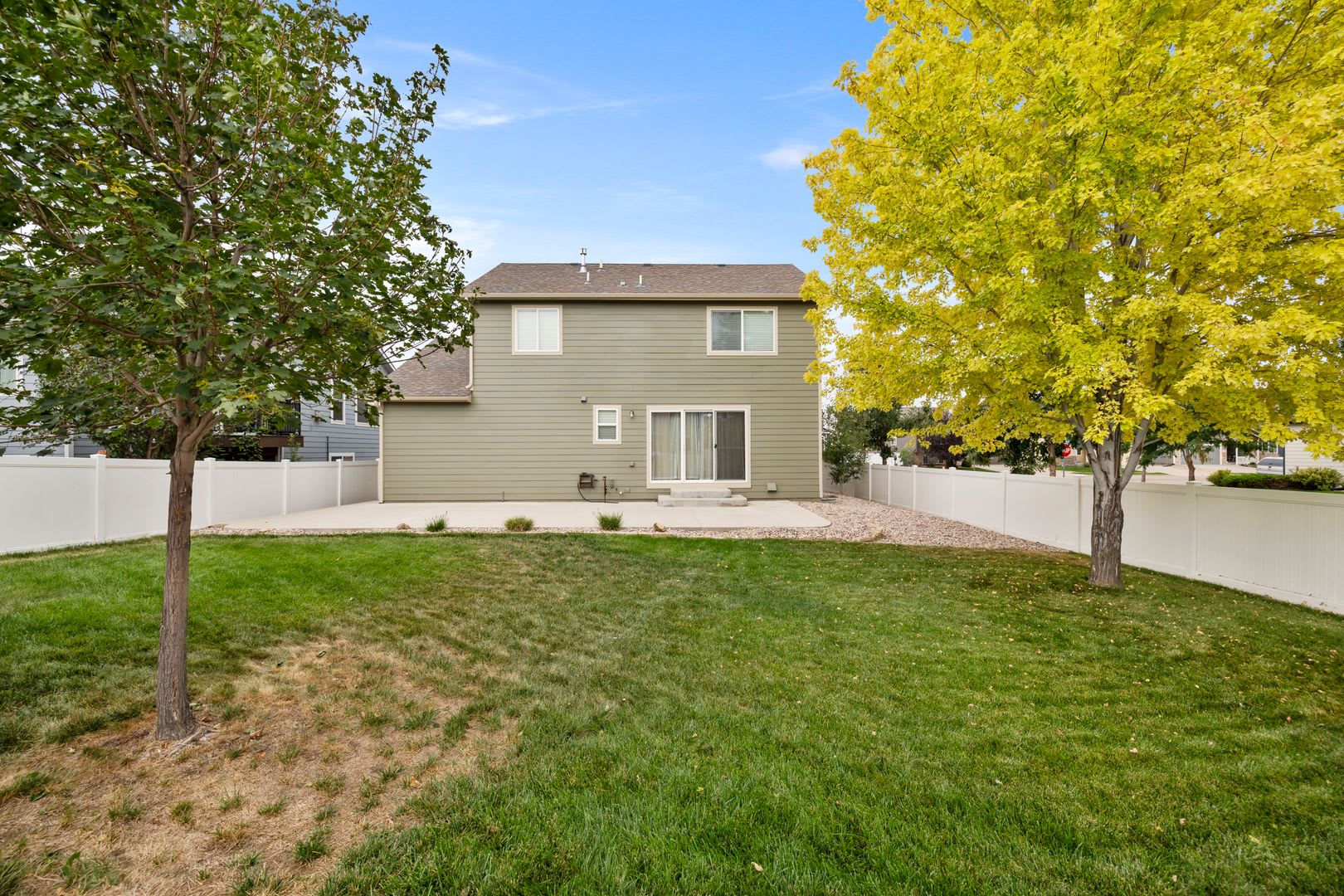 5 Bed 3.5 Bath Home in Maple Hills Available Now!! – photo 2