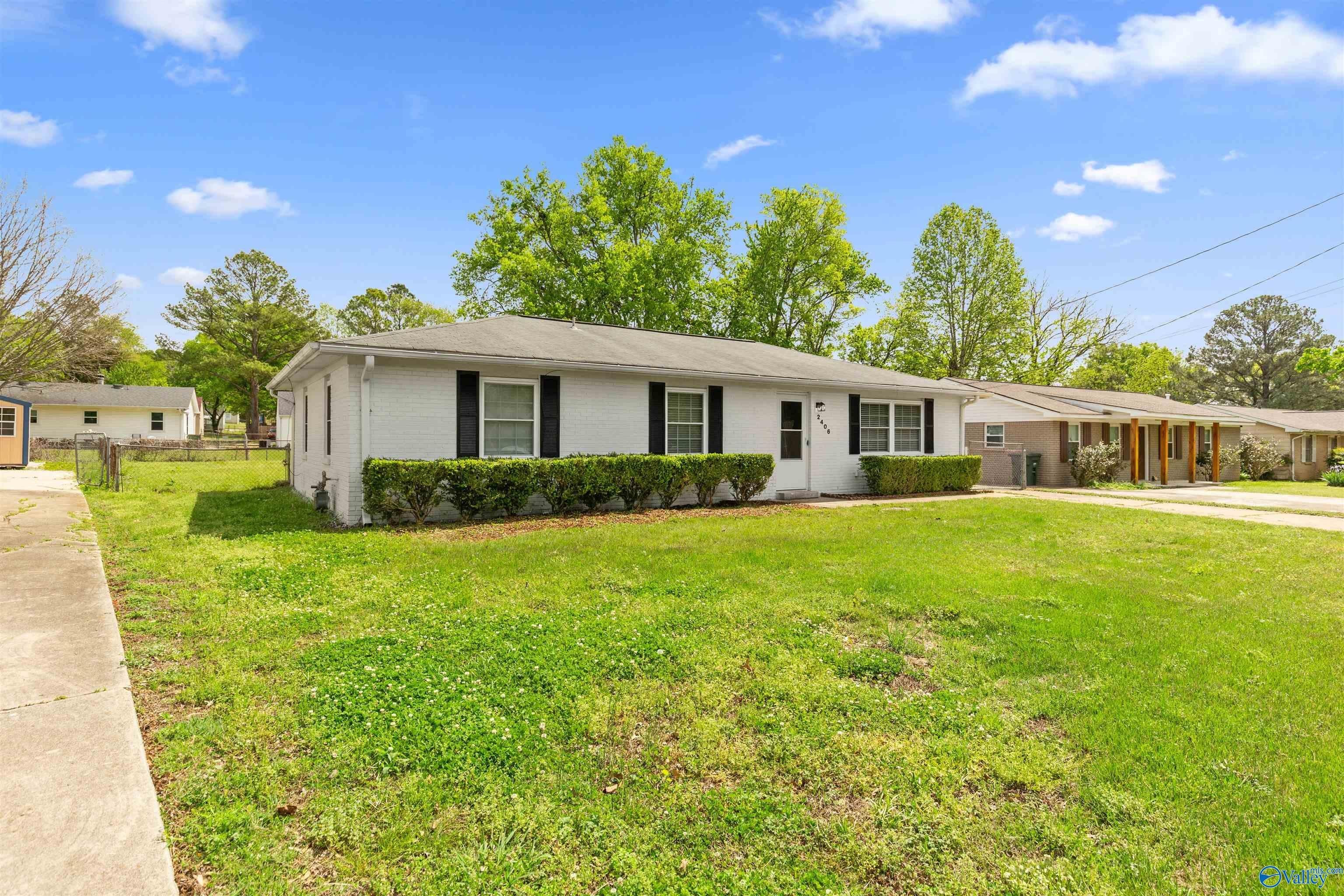 2406 Yorkshire Drive – photo 3
