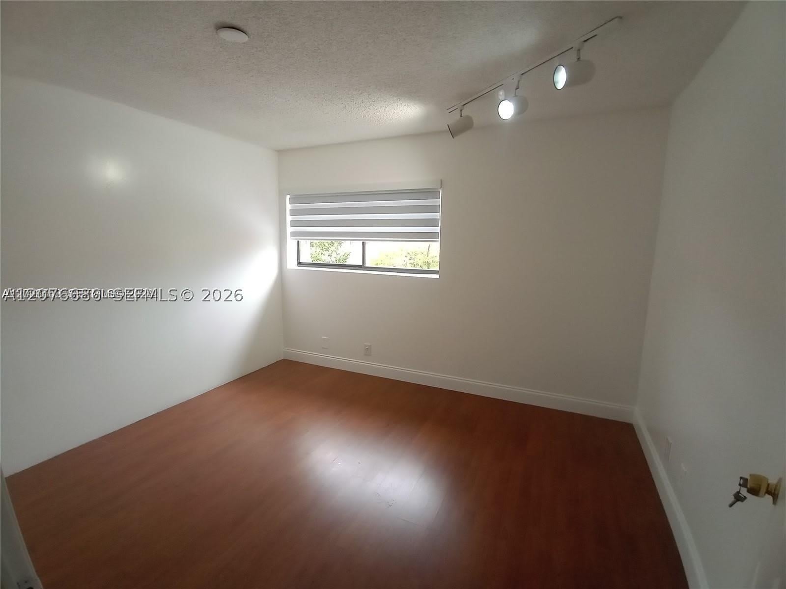 6533 NW 170th Ln – photo 5