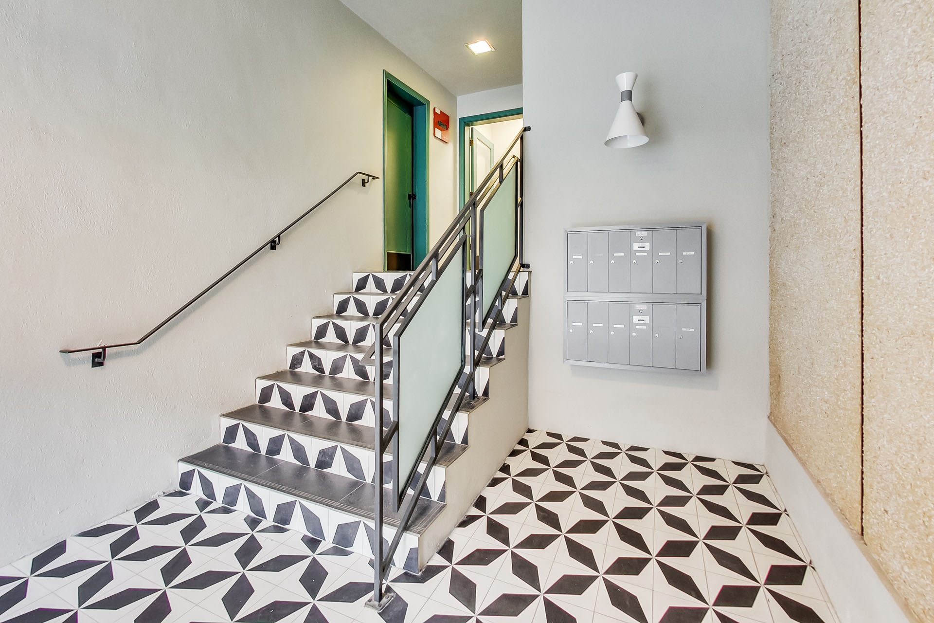 2240 LARKIN Street – photo 3