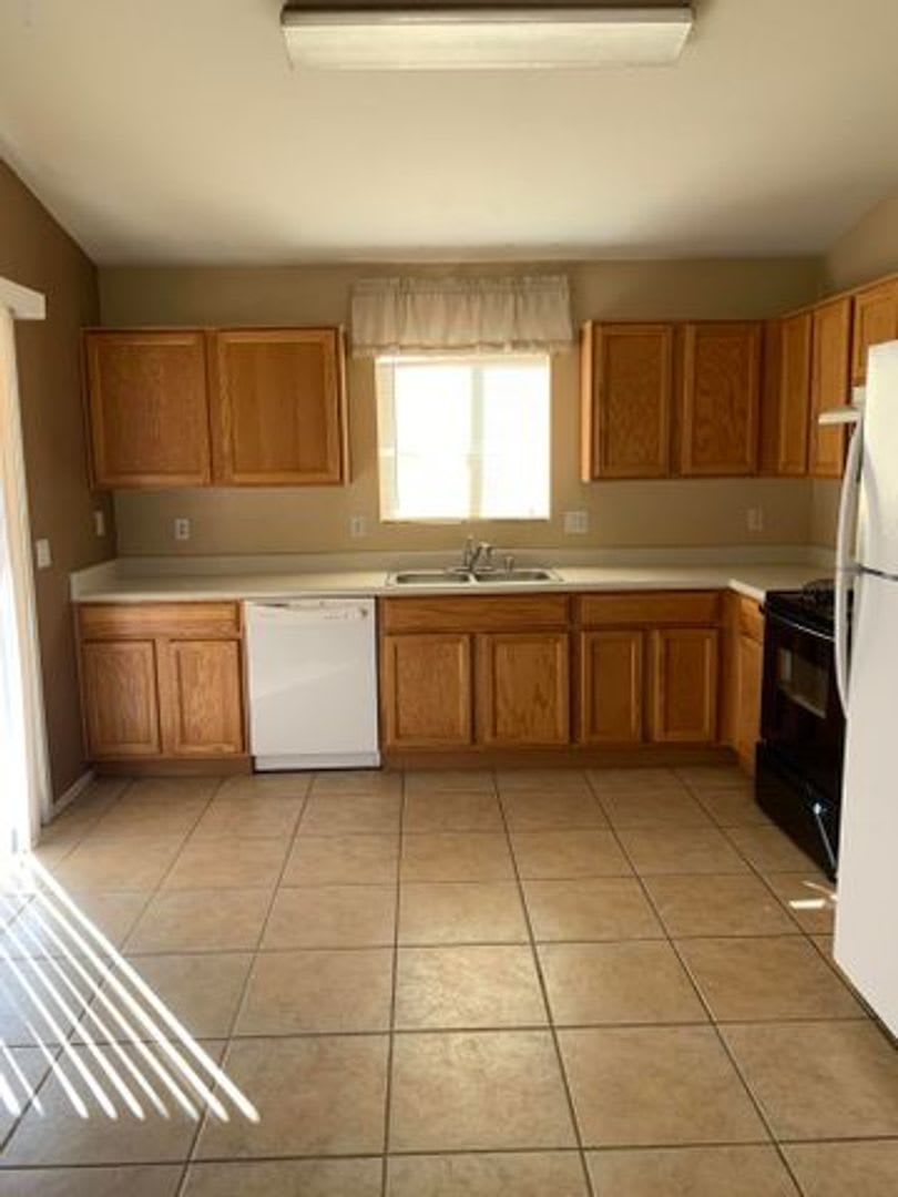 16431 N 113th Ave – photo 3