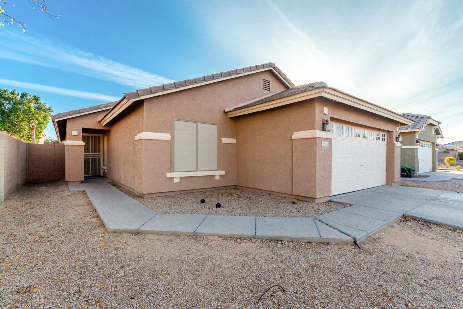 4 bedroom home in Surprise!! – photo 2