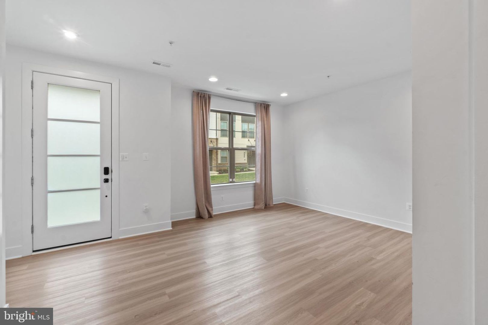 Welcome to this exceptional 3bd 2/2bth home in the Watershed community in Laurel – photo 4