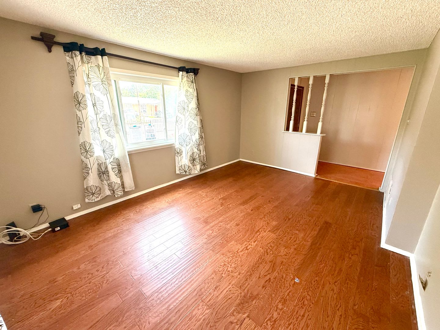 Charming 2-Bedroom Home with Flex Room & Gated Entry – photo 4